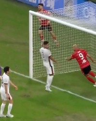 开云中国区-热议成都vs海港半场：王燊超这一边被打爆，杨世元太鲁莽