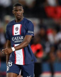 开云中国区-记者：桑德兰与巴黎圣日耳曼就其后卫穆杰莱转会达成原则协议