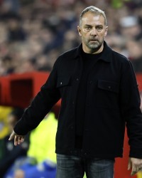 开云体育下载-每体：弗里克决定巴萨今天放假，但该队仍有部分球员到健身房加练